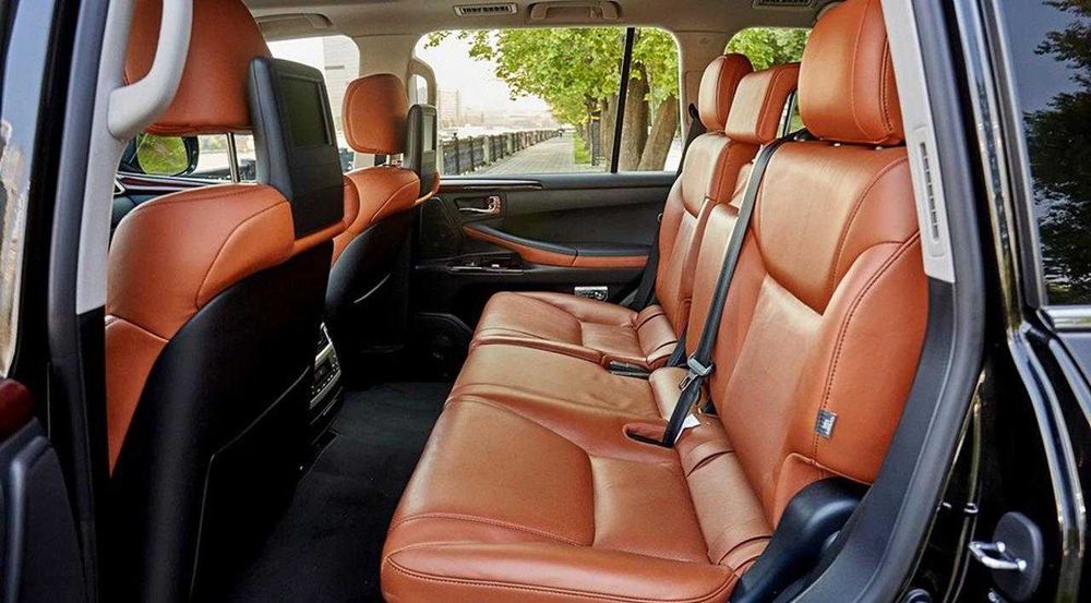 Прокат LEXUS 570 с водителем