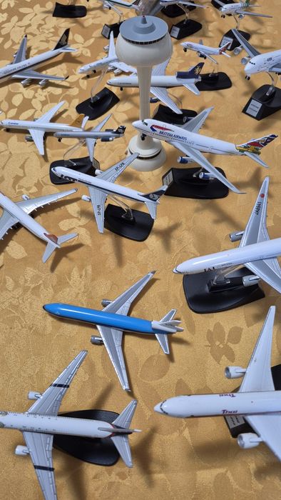 Machete avioane de  colectie metal Italia