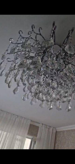 Продам хрустальную люстру и бра 2 шт
