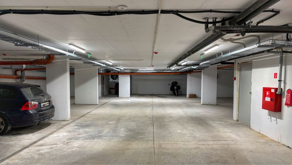 Продава паркоместа