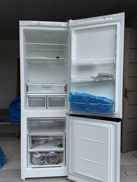 Холодильник INDESIT