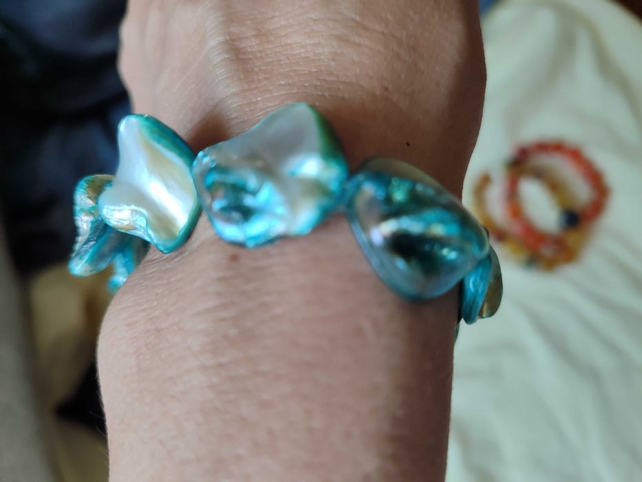 Три гривни от естествени материали