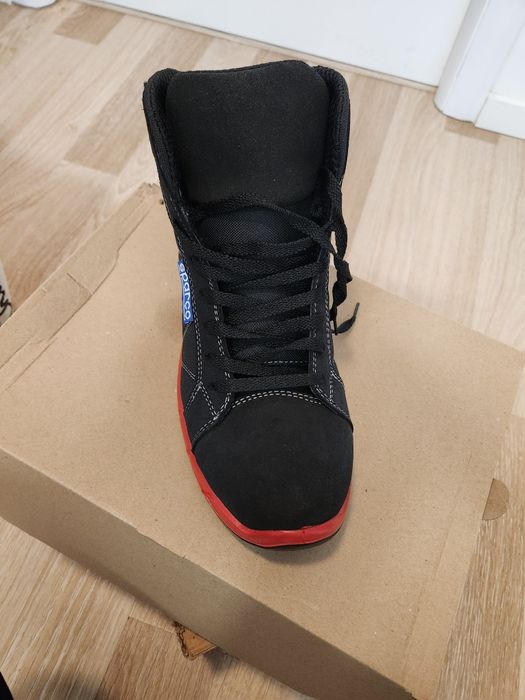 Bocanci esparco mărimile 42 și 38