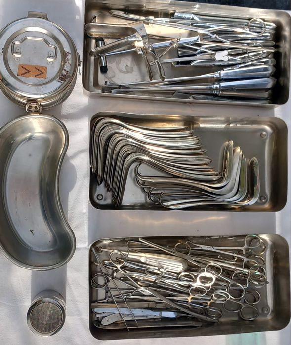 Titlu anunț: Lot instrumentar medical inox și recipiente sterilizare (Cabinete / Ginecologie / Chirurgie)