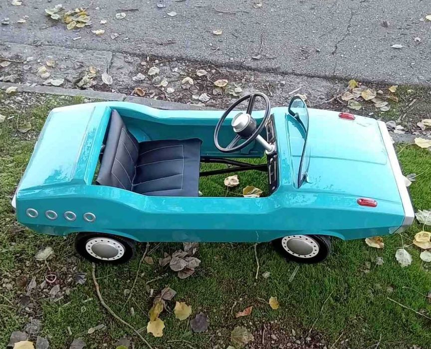 Радуга метална количка с педали детска ретро не Москвич