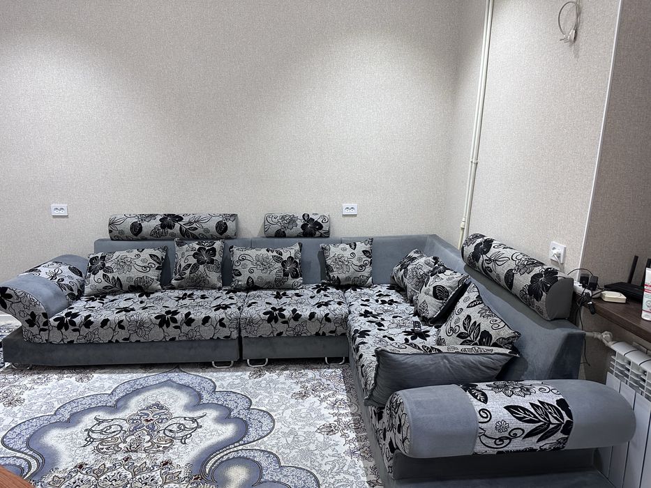 Мягкий уголок в гостинную