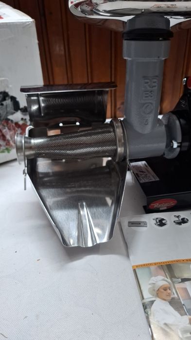 Reber 9008N - Преса за домати,месомелачка - 450 W индукционен мотор