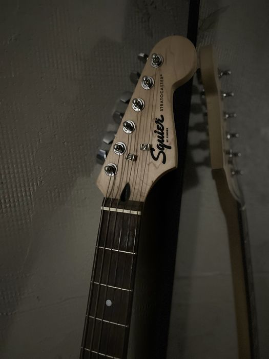 Электрогитара Fender Squier Stratocaster
