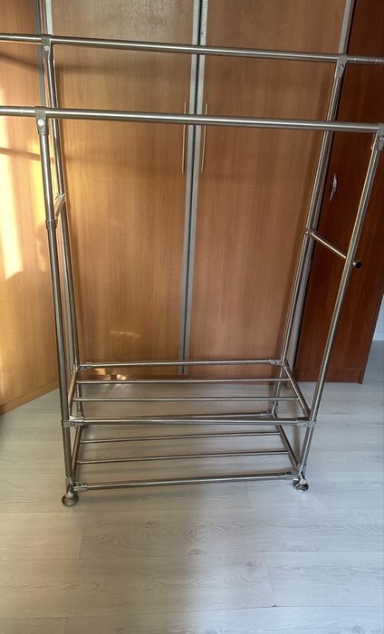 Продам вешалку напольную двойную