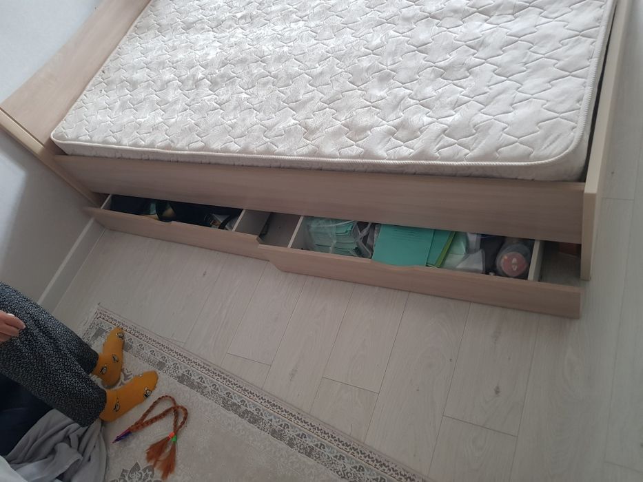 Продам кровать полуторка