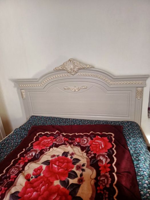 Спалньни гарнитур шкаф диван тримо ва 2 та тумбаси бн