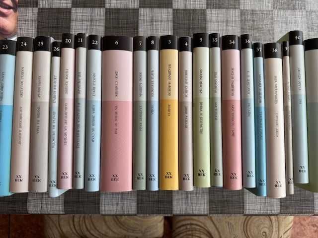 Колекция художествена литература, учебници по межд. бизнес, речници