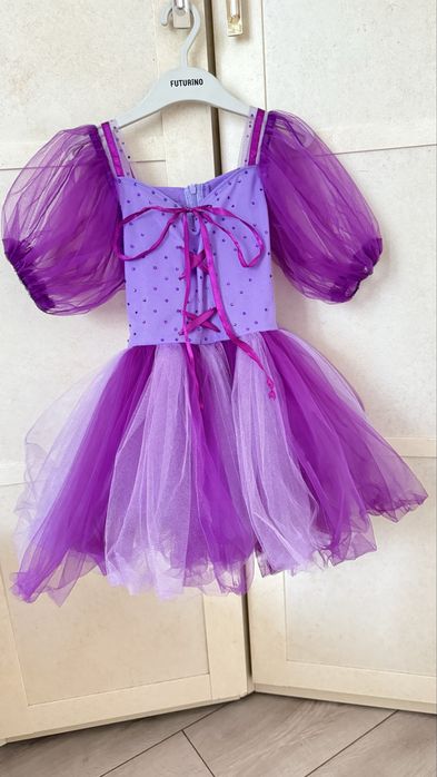 Продается нарядное платье на 5-6лет