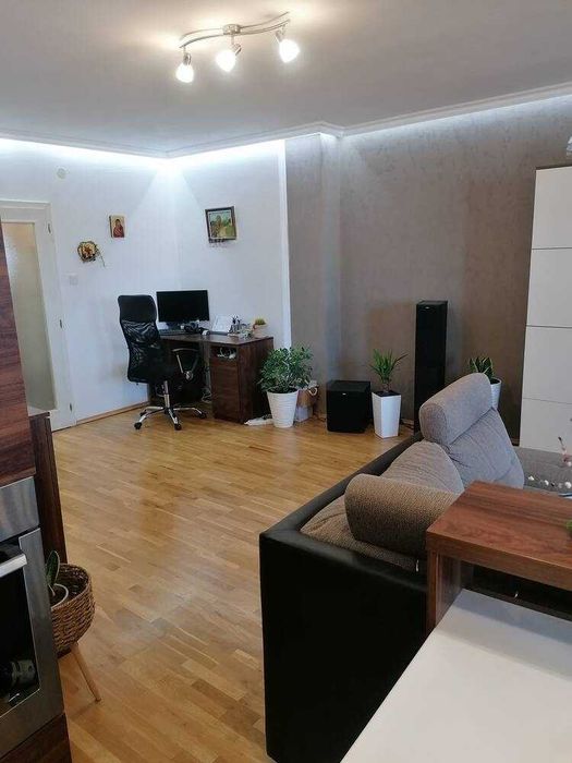 Продава се Тристаен апартамент в Пловдив, Център - 116 кв.м за 1923 €/кв.м - Снимка #2