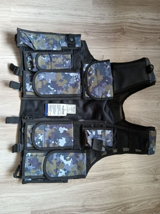 Vând vesta tactica