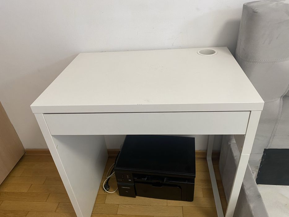 Компактно бюро от икея