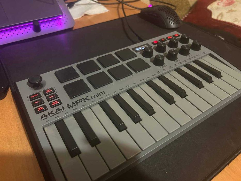 Midi клавиатура Akai Pro MPK Mini MK3 Grey