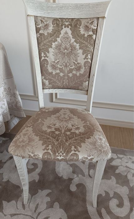 Стол со стульями