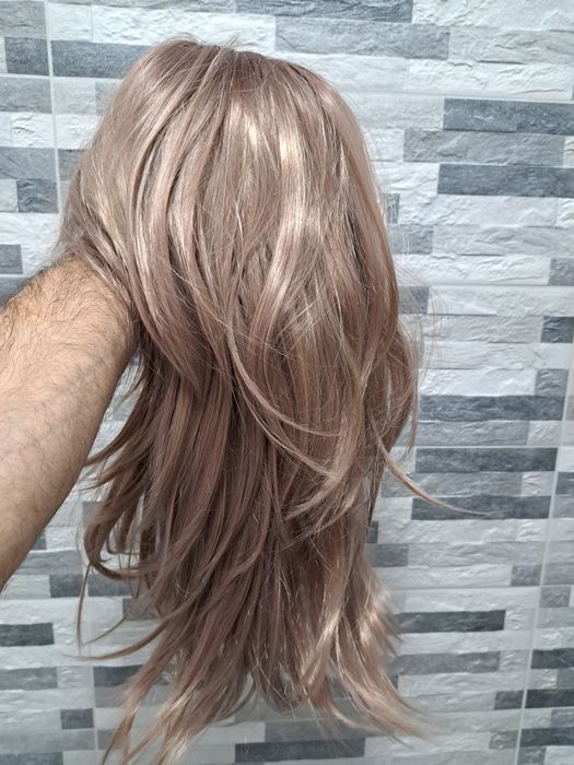 Perucă blondă folosită de două ori