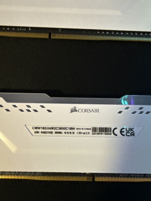 Memorie RAM 32 GB DDR4 3600