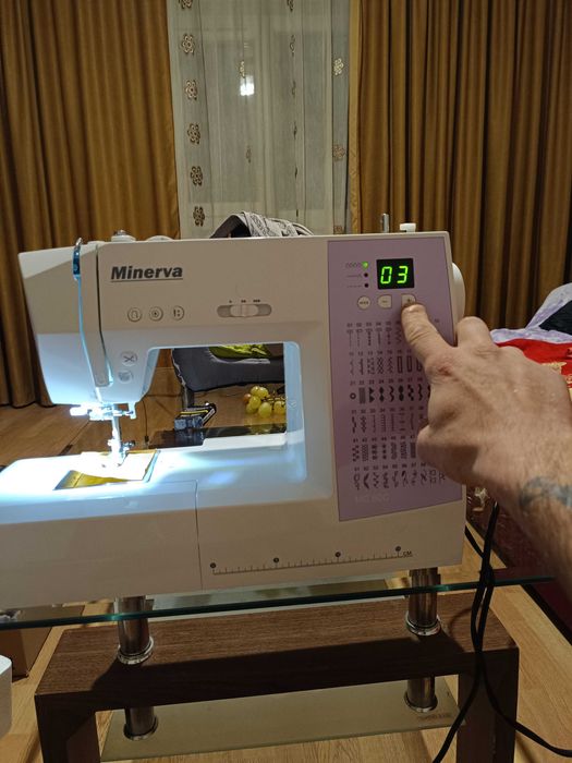 Mașina de cusut MINERVA model MC60C