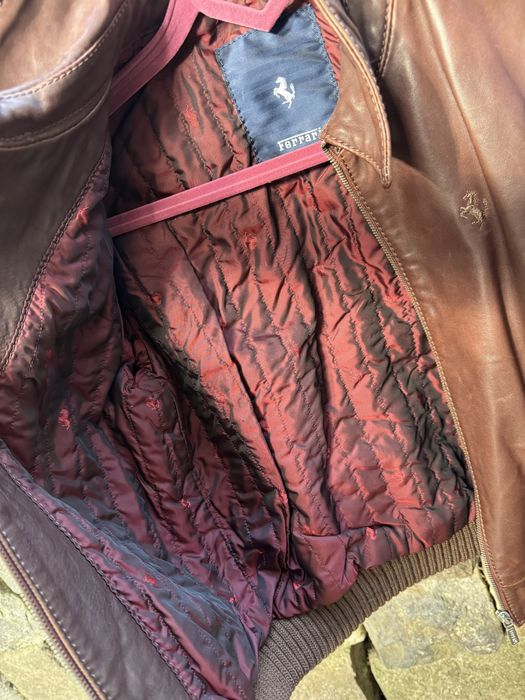 Jacheta piele matlasata marca Ferrari+ prosop Ferrari