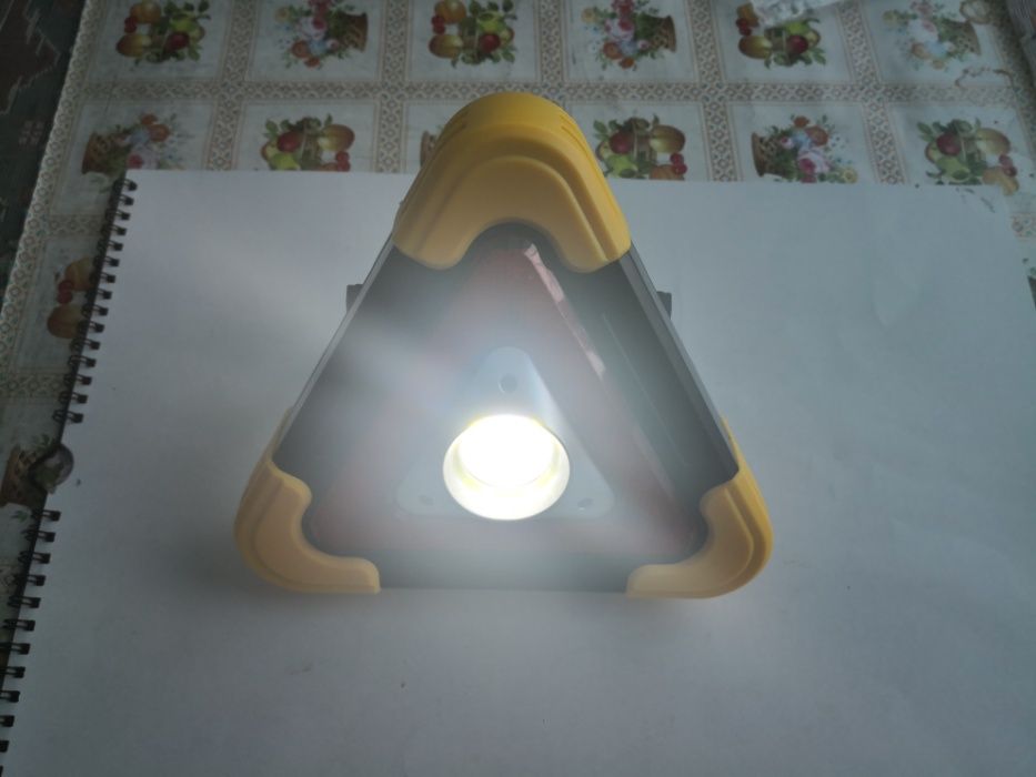 Triunghi reflectorizant 3in1 lanterna, baterie solara, triunghi