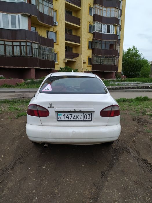 Автомобиль Дэо Ланос