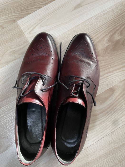 Pantofi din piele fabricați manual