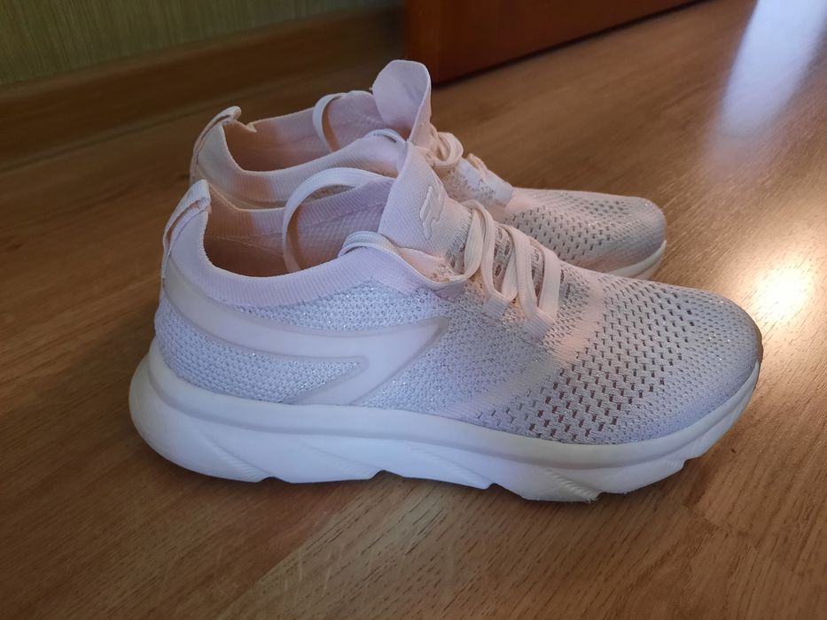 Продам кроссовки Fila