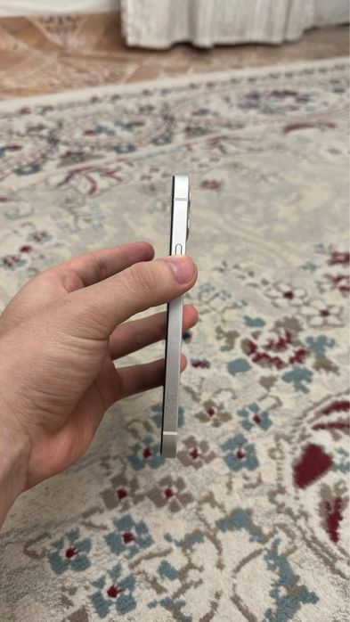 IPhone 12 белый в идеале