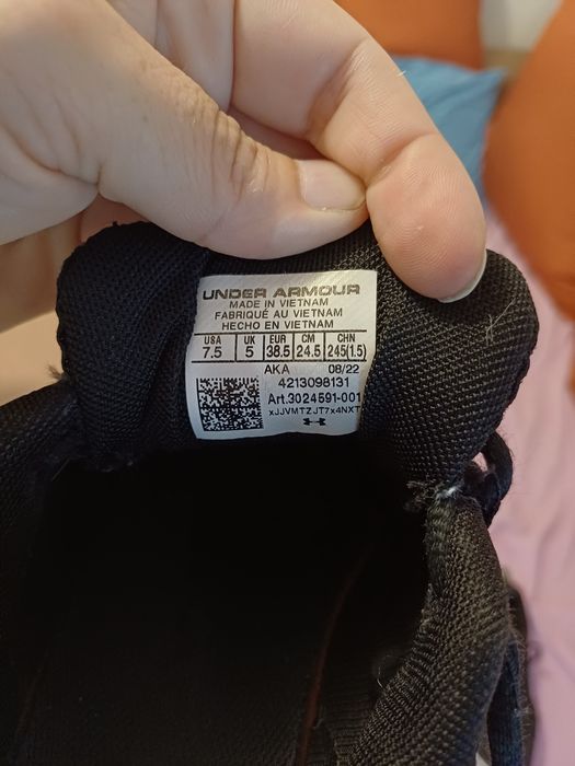 Adidasi Under Armour marimea 38.5