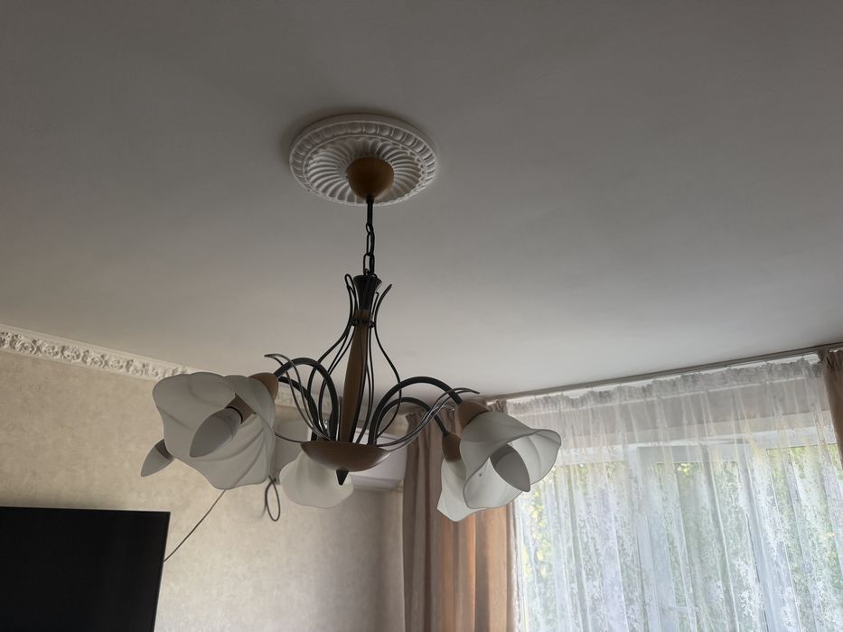 Продам люстру в отличном состояний