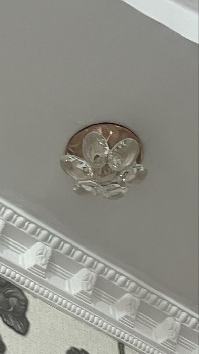 2 люстры + 10 маленьких светильников