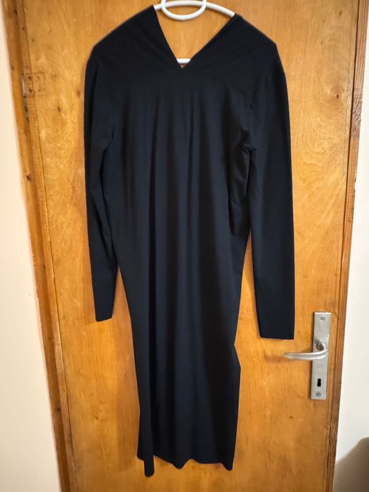 Черна рокля About