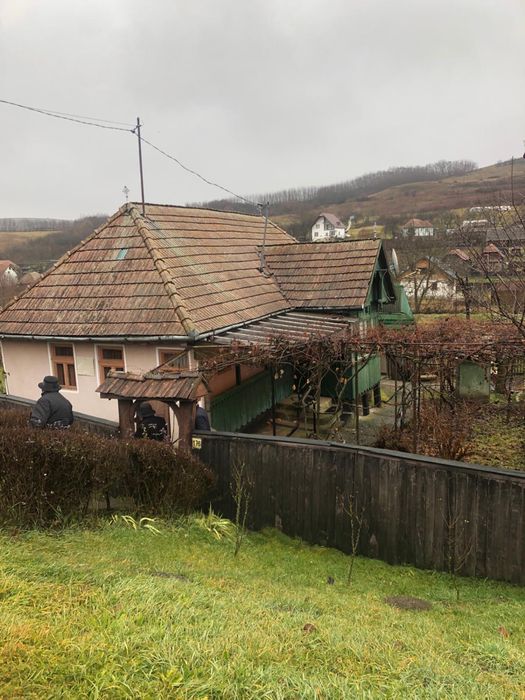Casa in centrul com. Faragau, cu 3000 mp de gradina