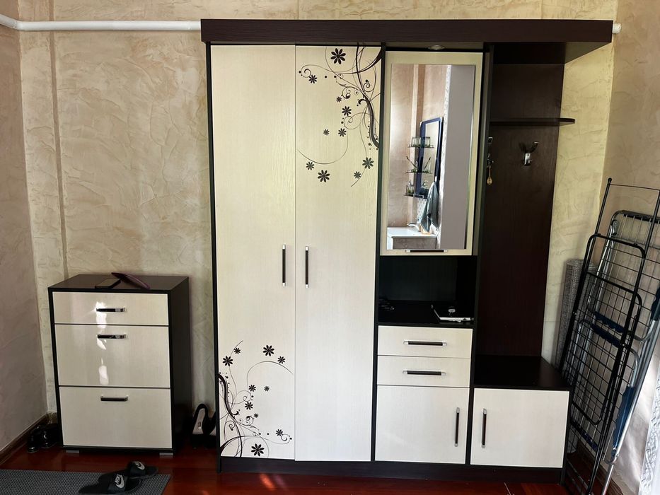 Гарнитур с тумбочкой