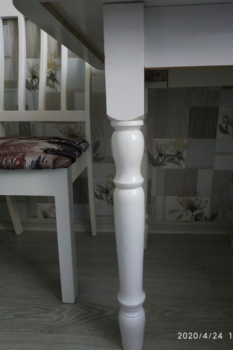 Продам кухонный стол и 4 стула