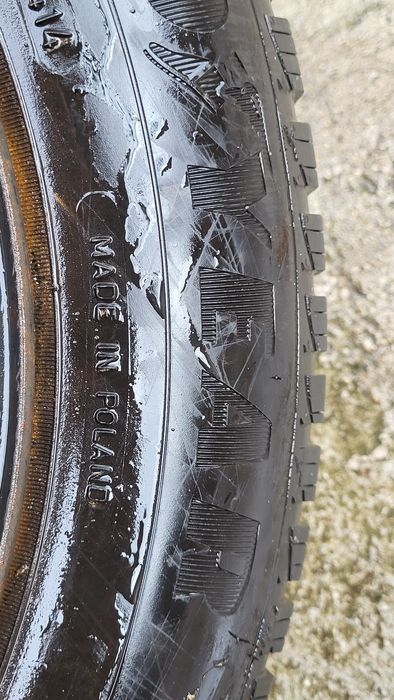 Vand doua roti cu genti sau fara genti .175/70R14 m+s
