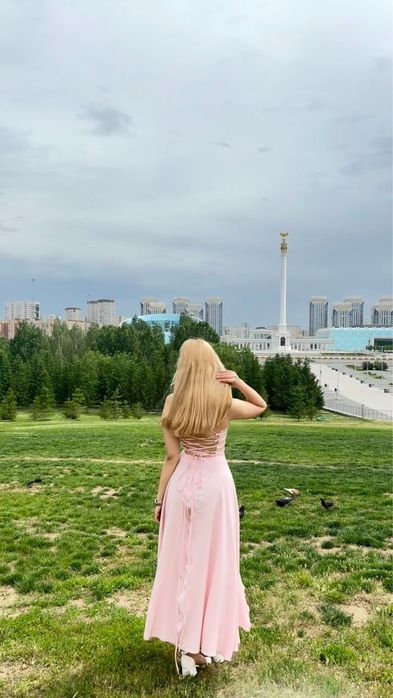 Вечернее платье,носила всего 1 раз новый,размер xs,s.Сзади на завязках