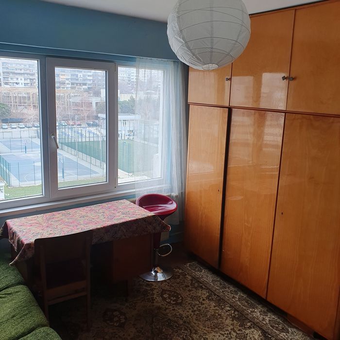 Четиристаен апартамент в кв.Младост 2 близо до ледената пързалка.