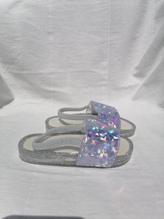 Продавам светещи джапанки за момиче