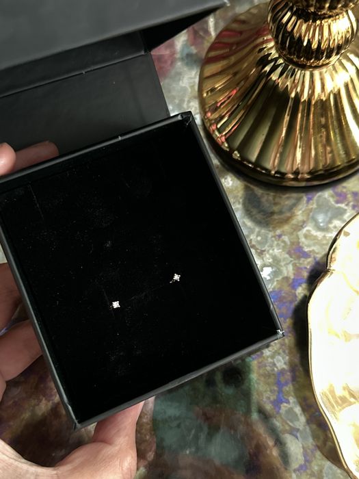 Серьги гвоздики с бриллиантамм