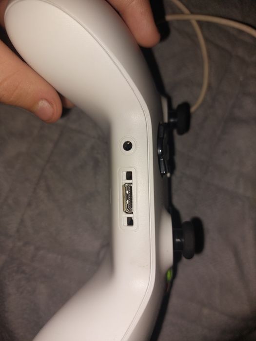 Продам джойстик для Xbox one s