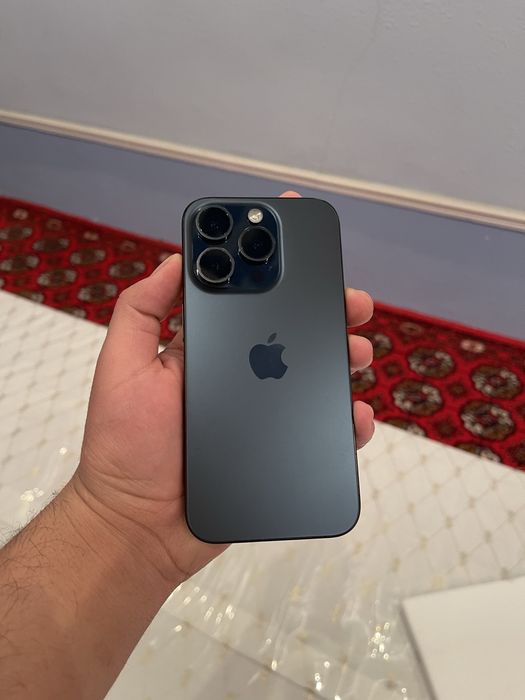 Iphone 15 pro blue