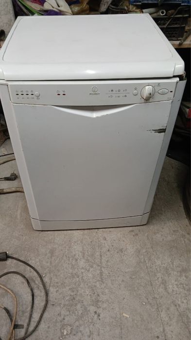 Продам посудомоечную машину Indesit