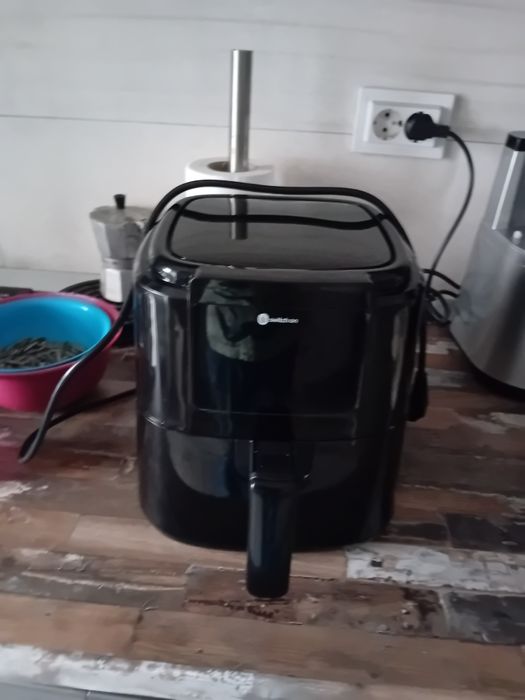 £ vând air fryer switch on 1400 watt in stare perfecta