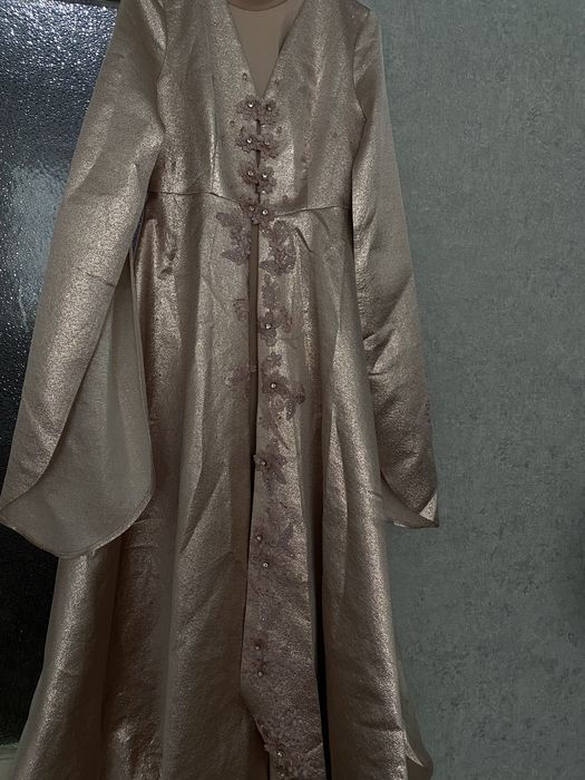 Вечерные платьее.