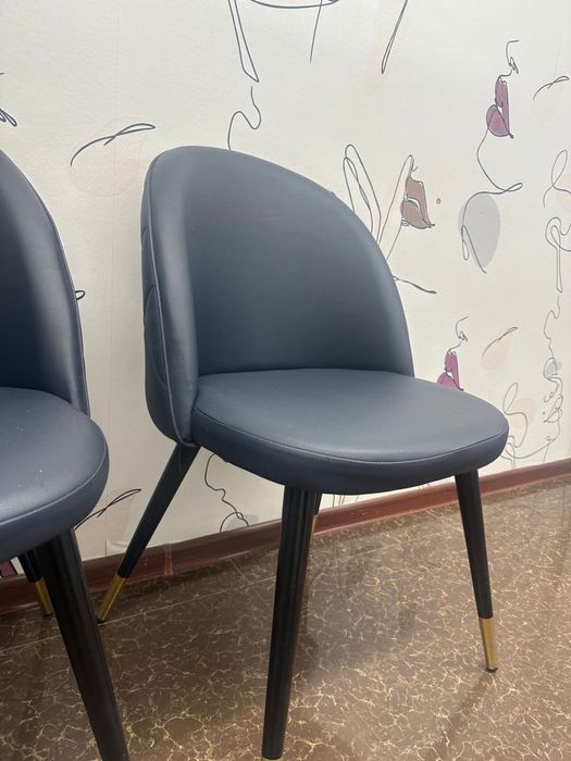 Продам стулья кож зам