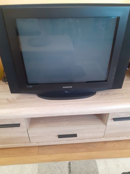 Продавам ТV Samsung-28и .Робоги отлично няма никакви забележки